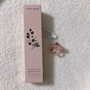 free people Gift Bundle Eucalyptus & Siberian Pine Hand Cream Pink Marble Clip